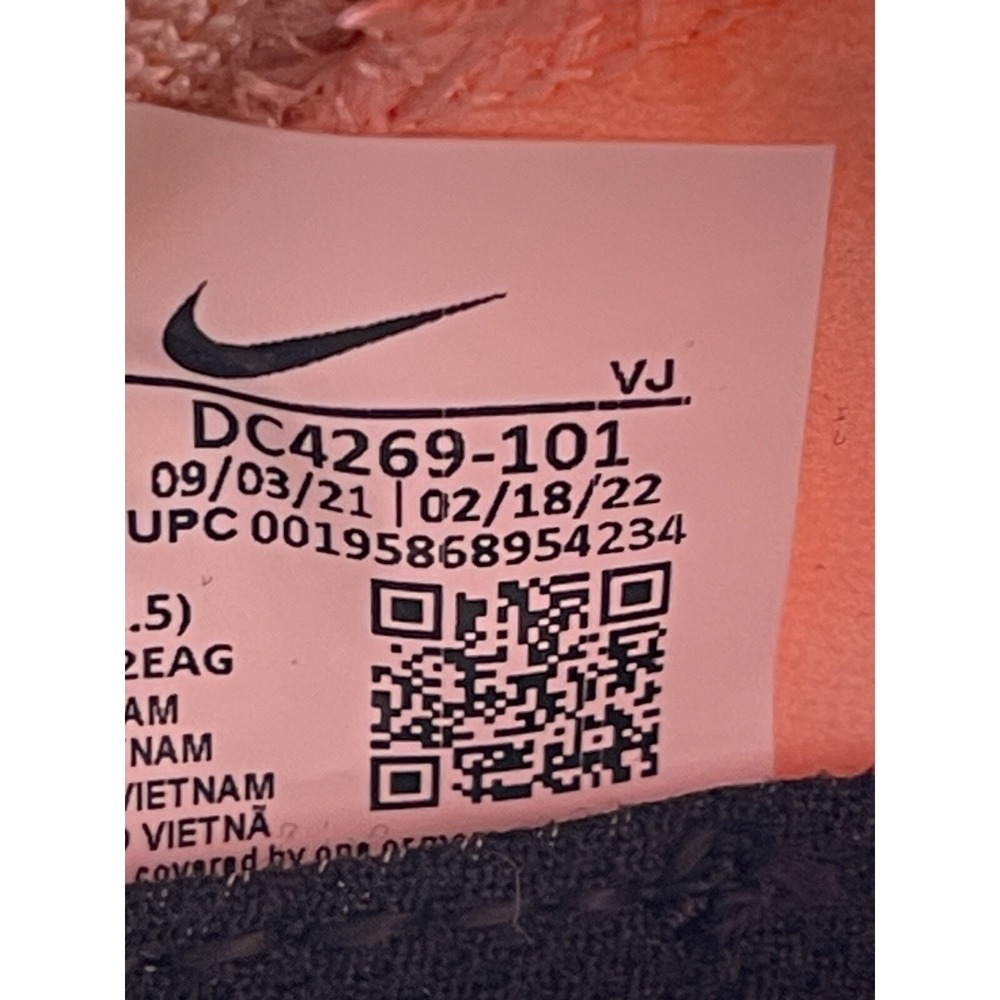 Nike Escape Run Flyknit Shoes White/Silver Women's Size 9.5 DC4269‑101 NWOB - Picture 10 of 10